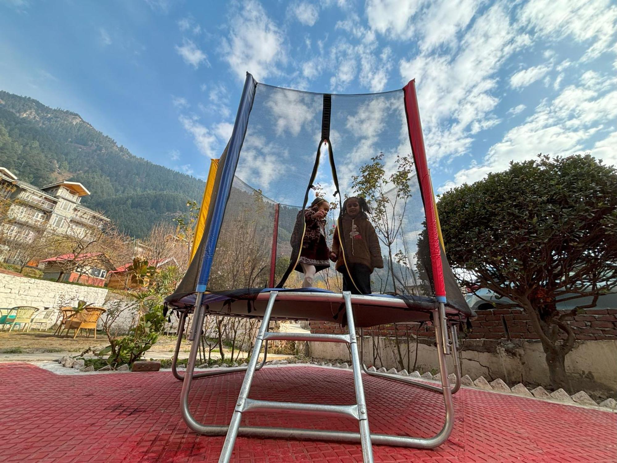 Hill River Resort - Central Heated & Air Cooled - Near Mall Road , Best Property Of Manali 2024- 2025 Exteriör bild