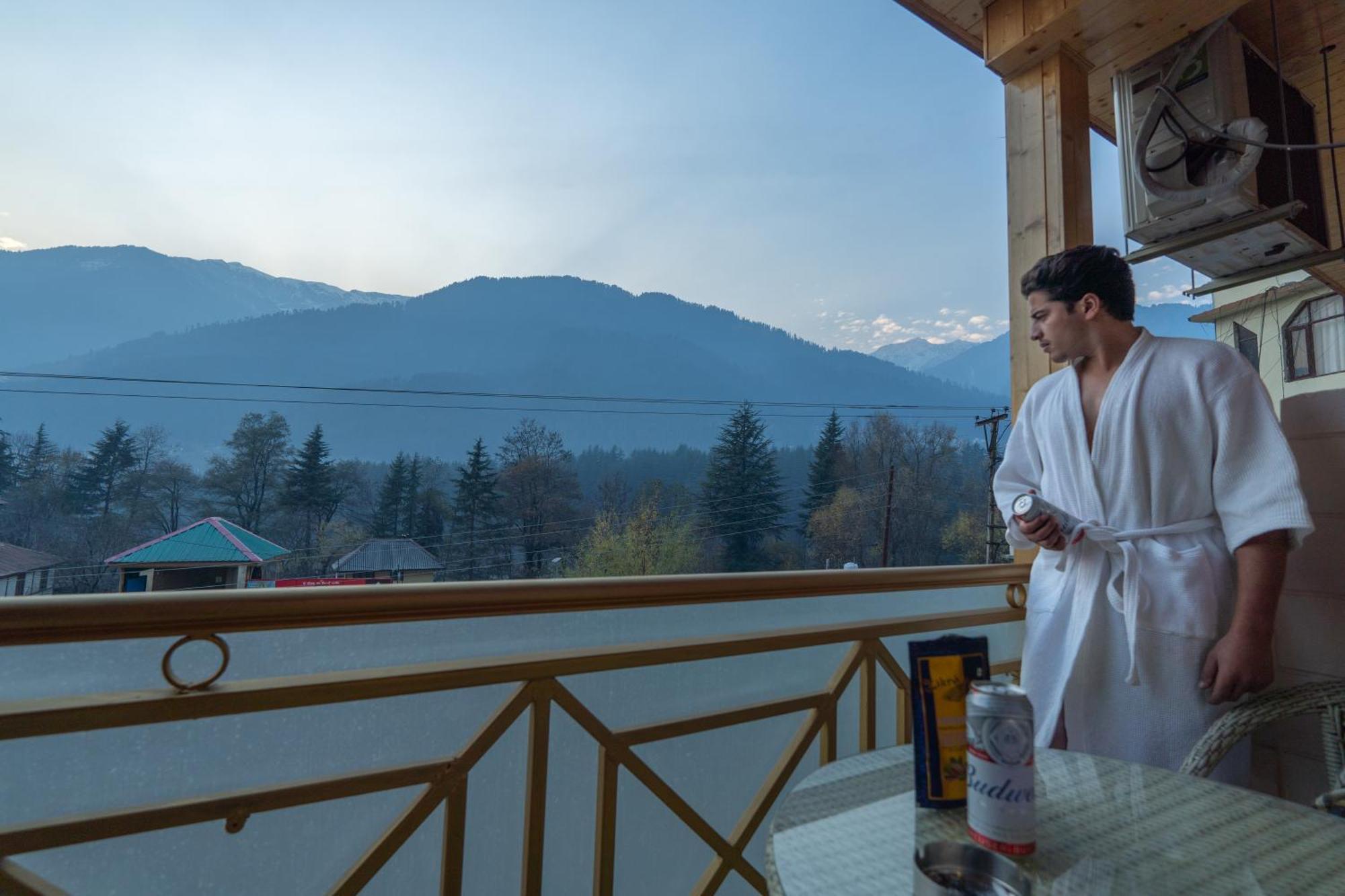 Hill River Resort - Central Heated & Air Cooled - Near Mall Road , Best Property Of Manali 2024- 2025 Exteriör bild