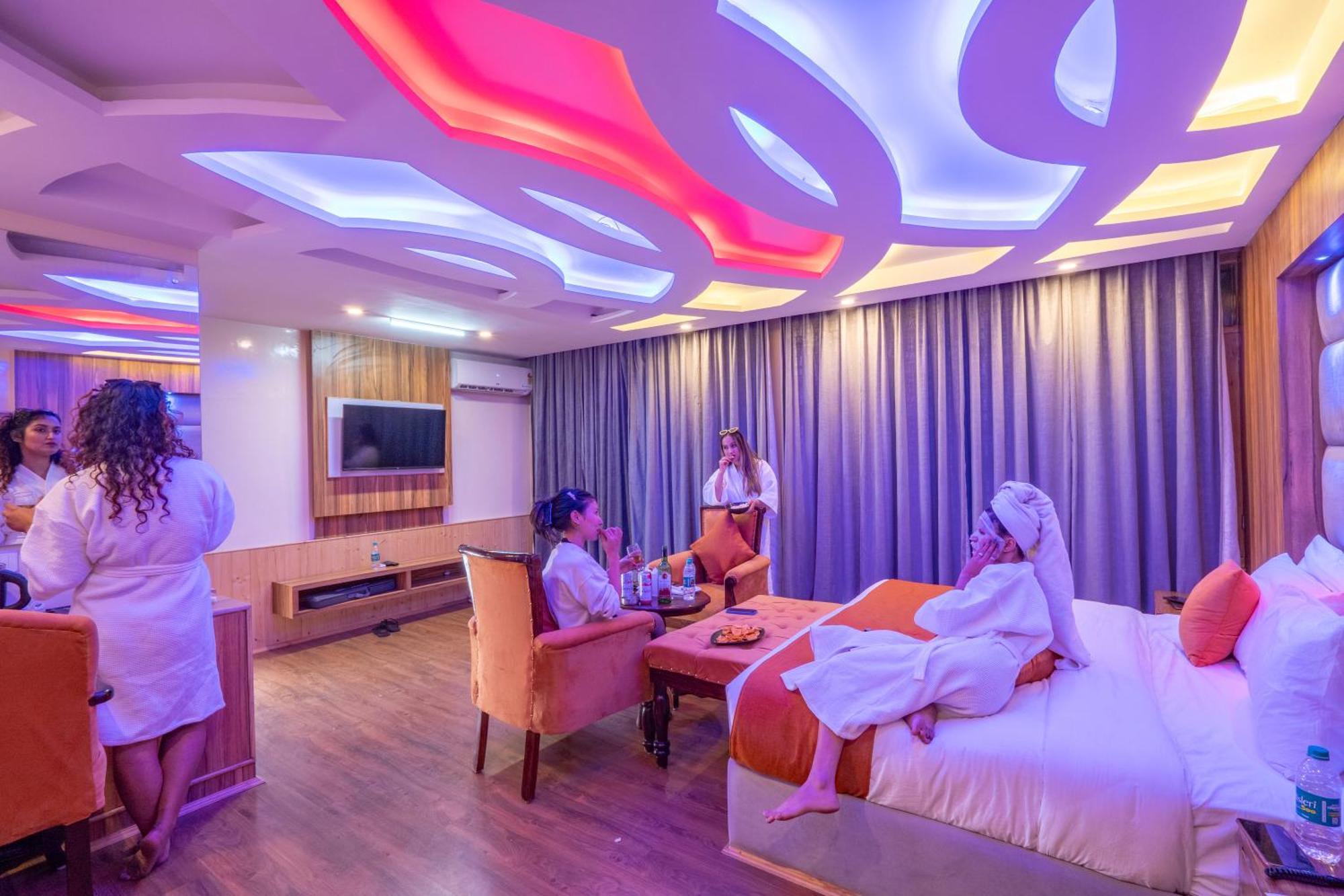 Hill River Resort - Central Heated & Air Cooled - Near Mall Road , Best Property Of Manali 2024- 2025 Exteriör bild