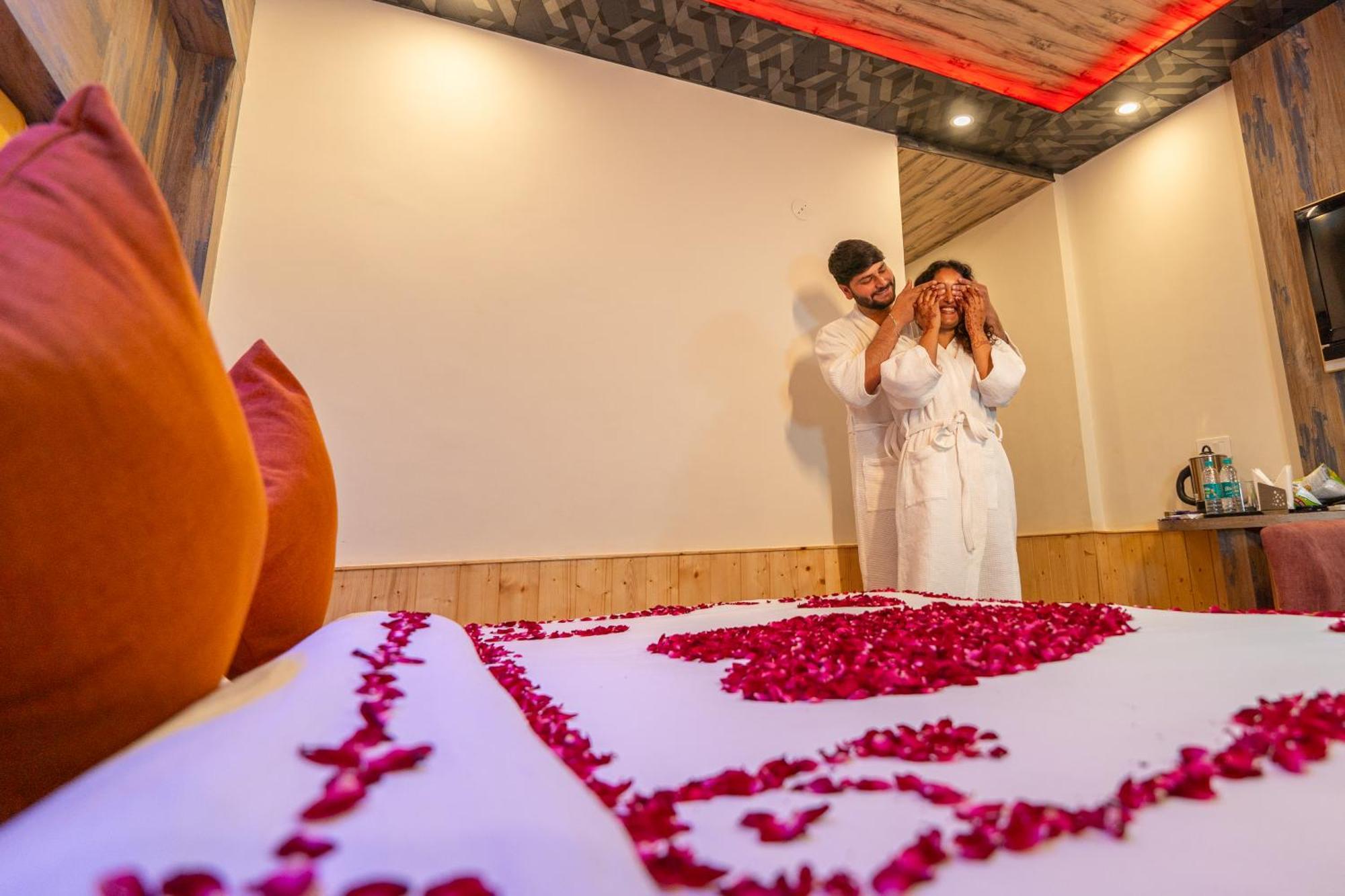 Hill River Resort - Central Heated & Air Cooled - Near Mall Road , Best Property Of Manali 2024- 2025 Exteriör bild