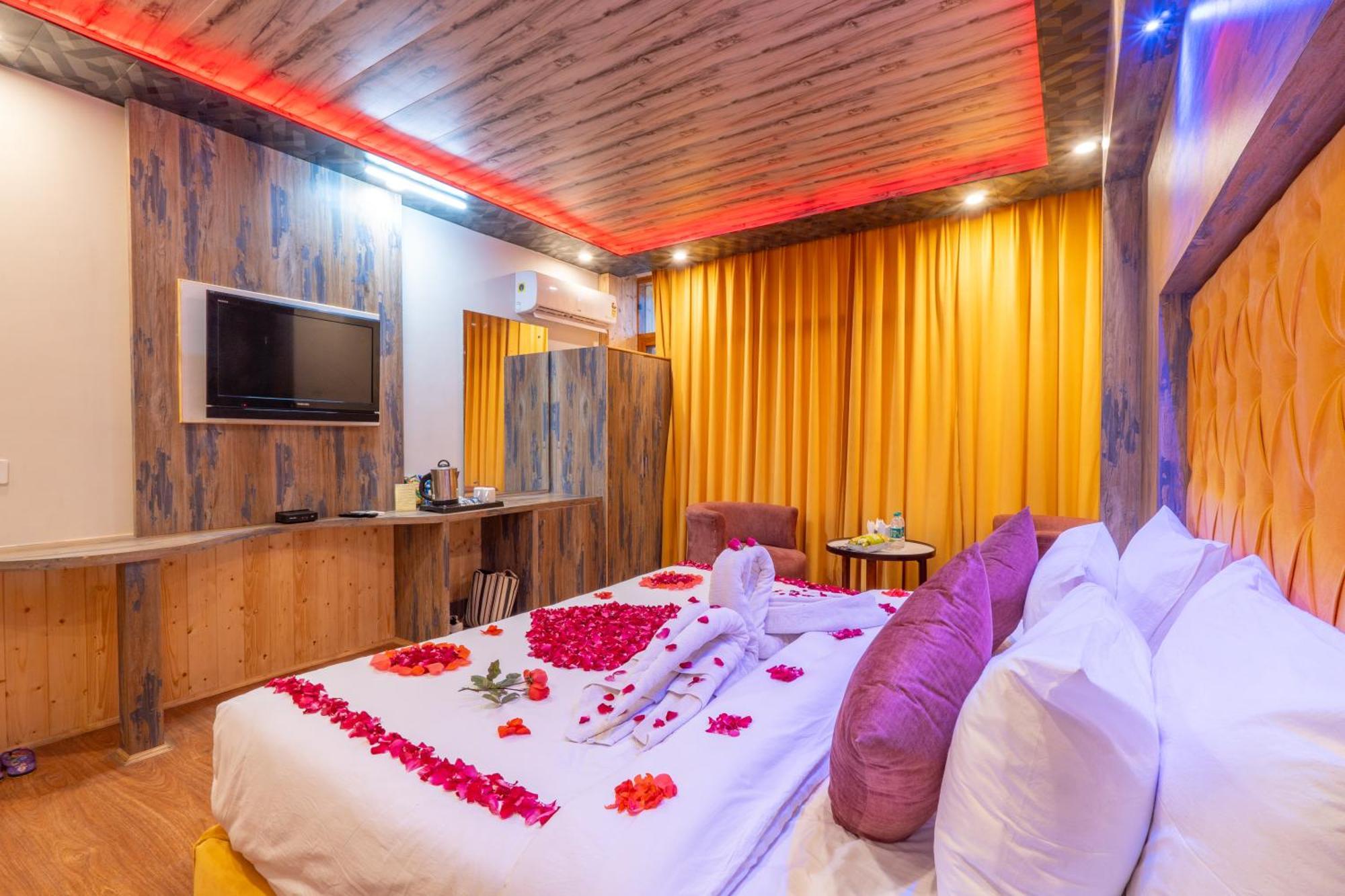 Hill River Resort - Central Heated & Air Cooled - Near Mall Road , Best Property Of Manali 2024- 2025 Exteriör bild
