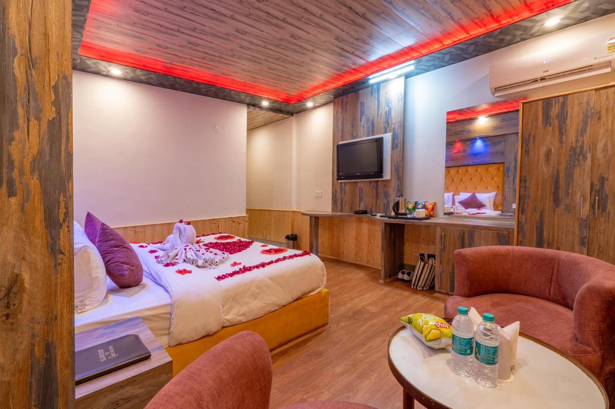 Hill River Resort - Central Heated & Air Cooled - Near Mall Road , Best Property Of Manali 2024- 2025 Exteriör bild